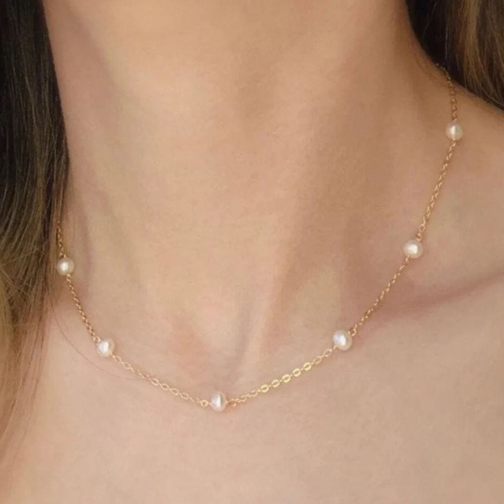DAINTY PEARL NECKLACE