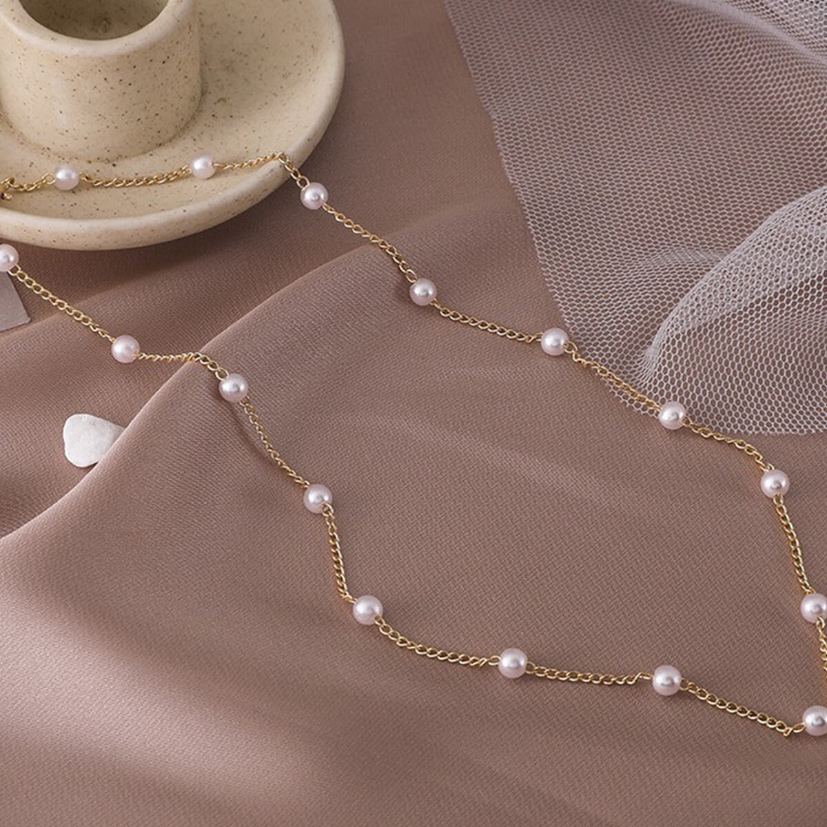 DAINTY PEARL NECKLACE