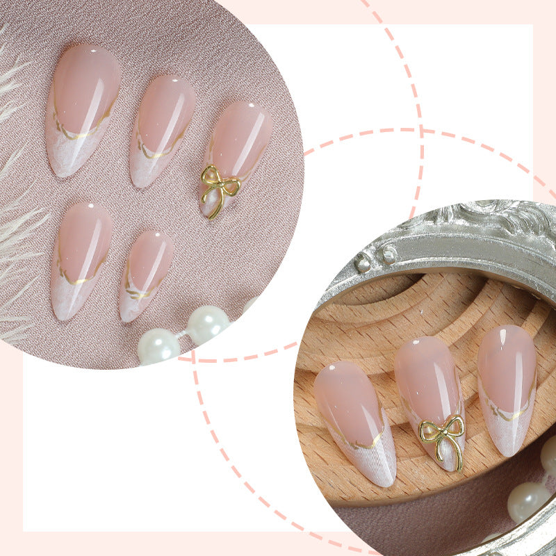 Mandelgoldene Nagelspitzen zum Aufdrücken