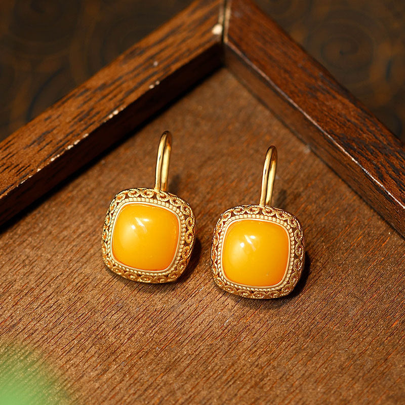 Auspicious cloud pattern beeswax cube earrings