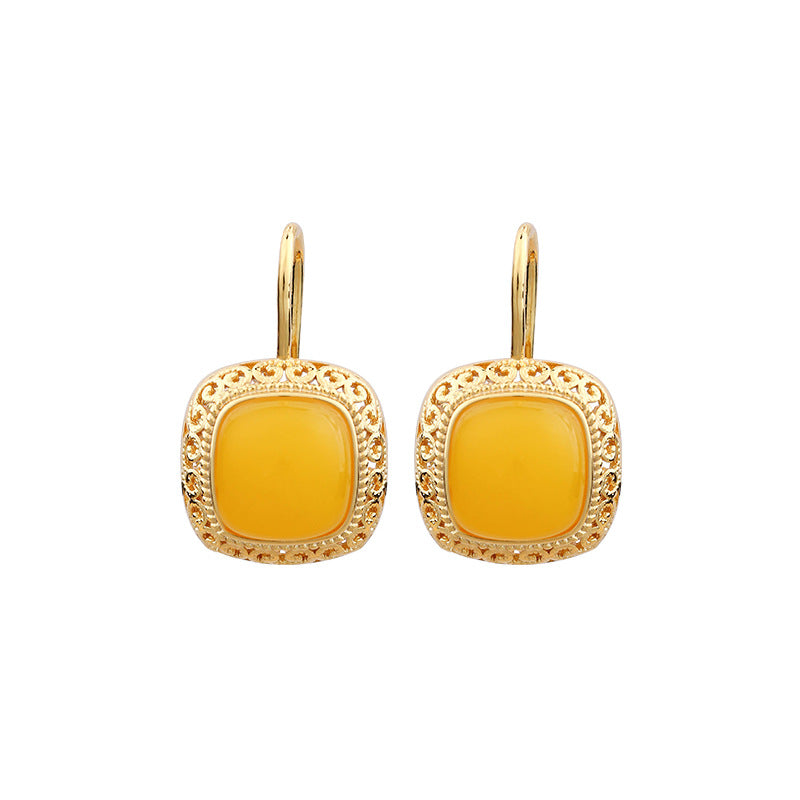 Auspicious cloud pattern beeswax cube earrings