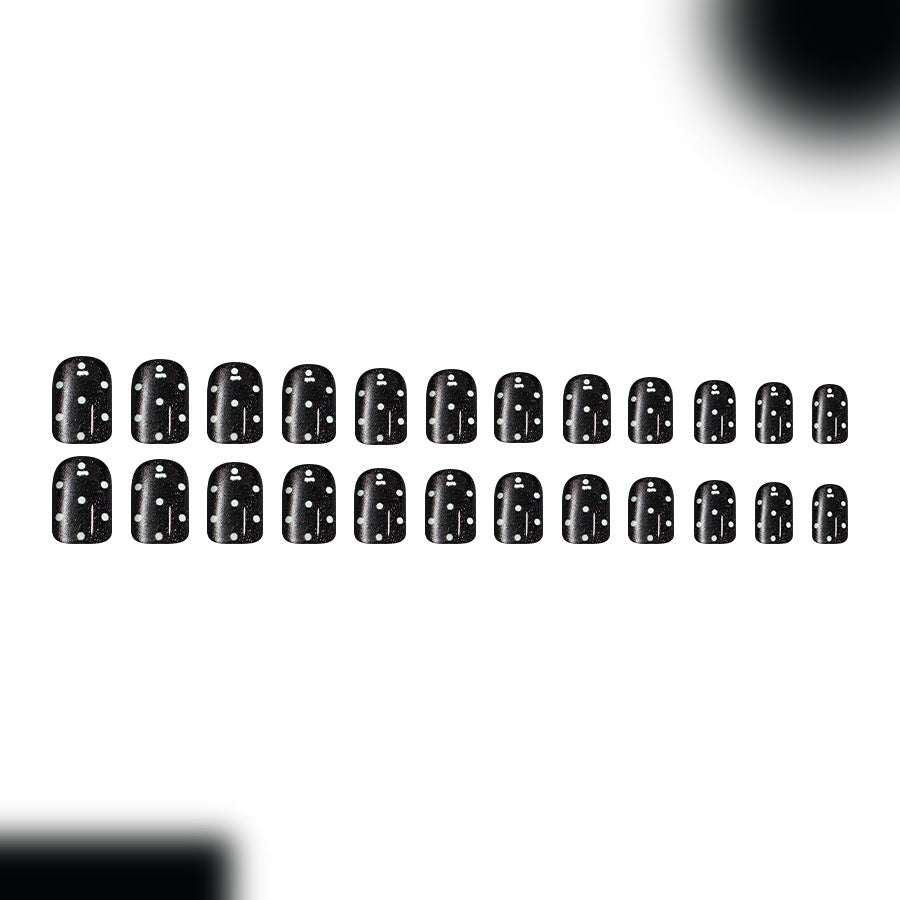 Aufklebbare Nägel mit Schleife und Diamanten