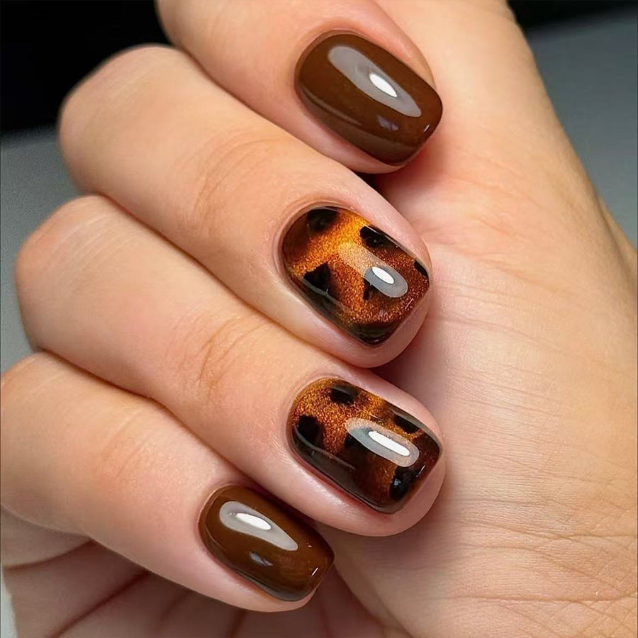 Aufklebbare Nägel mit Schleife und Diamanten