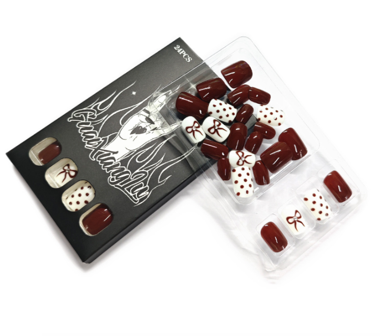 Aufklebbare Nägel mit Schleife und Diamanten