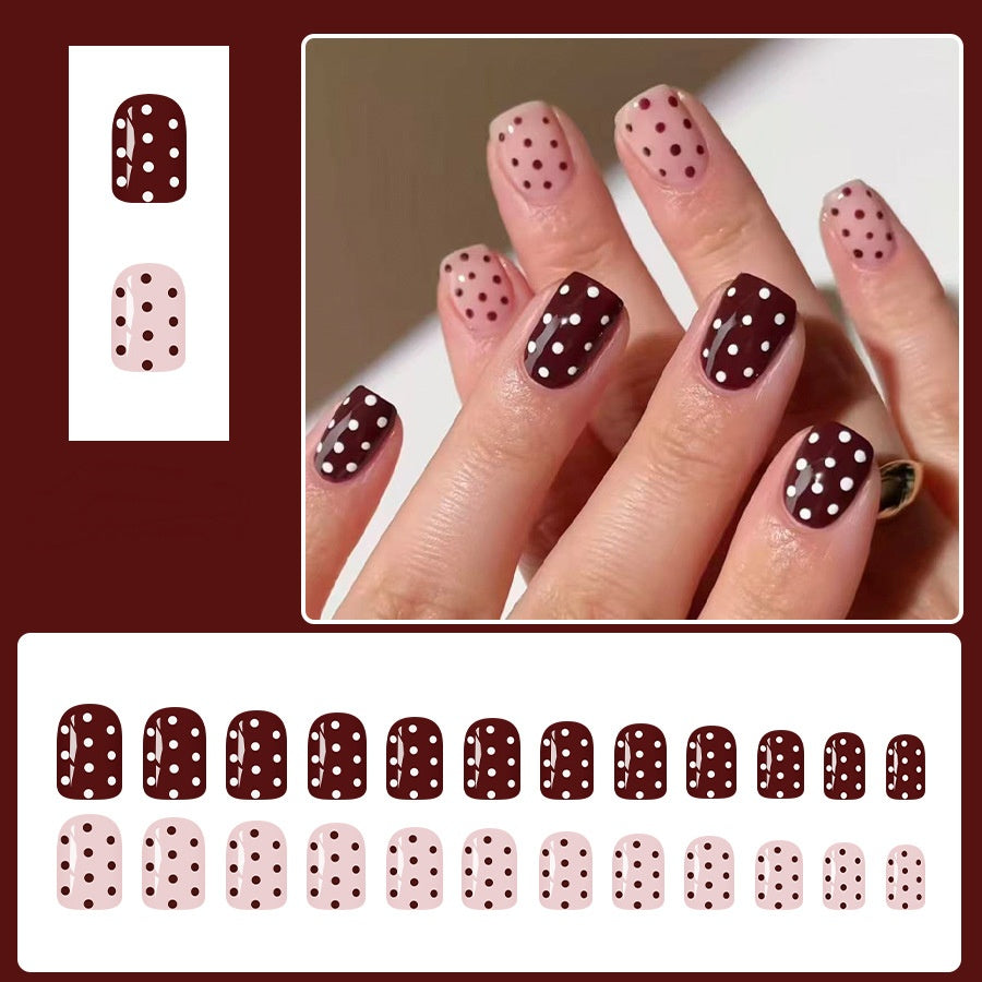 Aufklebbare Nägel mit Schleife und Diamanten