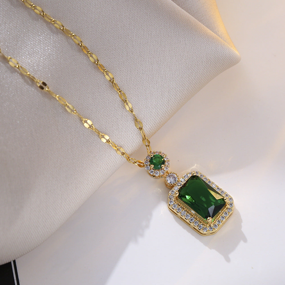 Elegant Zirconia Necklace