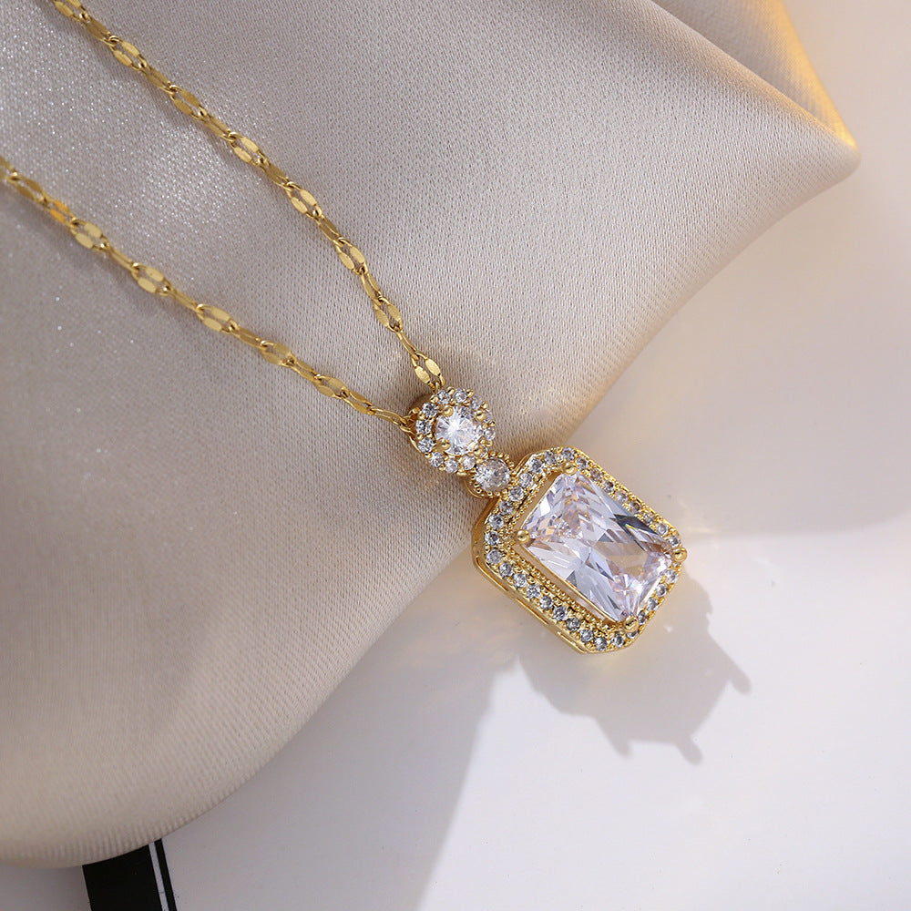 Elegant Zirconia Necklace