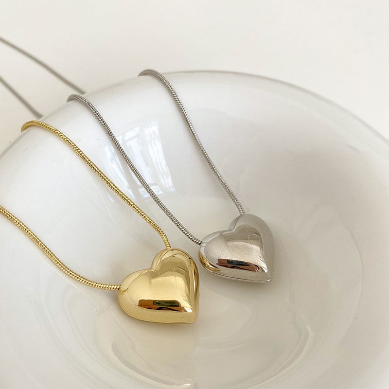 Minimalist smooth heart-shaped collarbone chain necklace