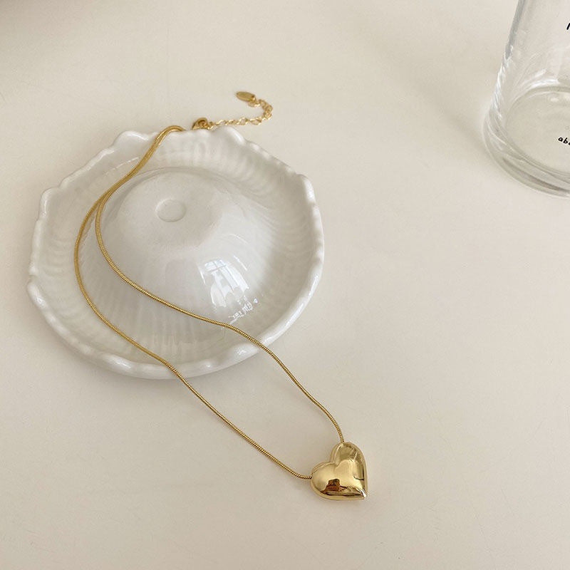 Minimalist smooth heart-shaped collarbone chain necklace