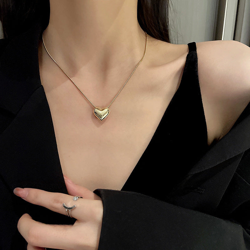 Minimalist smooth heart-shaped collarbone chain necklace