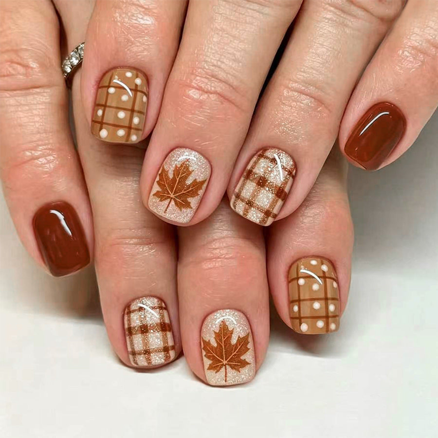 Aufklebbare Nägel mit Schleife und Diamanten