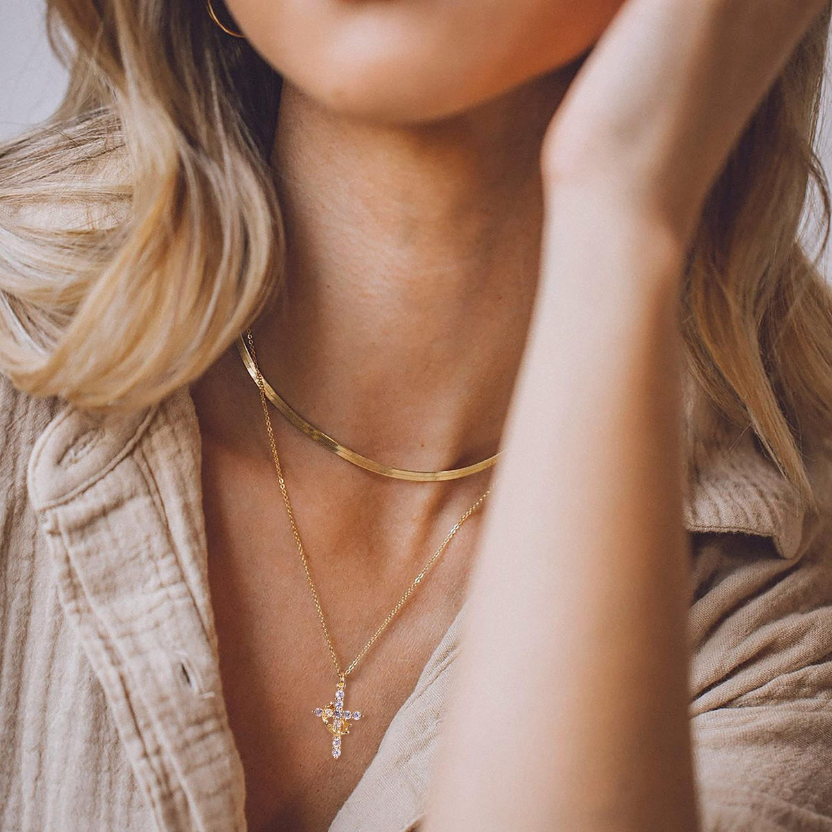 Rotatable crown cross pendant necklace