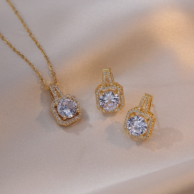 Sparkling Zircon Pendant Necklace