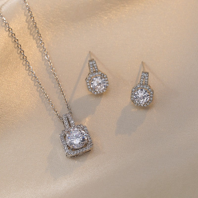 Sparkling Zircon Pendant Necklace
