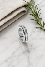 Crystal Anxiety Band Calma Spinner Ring