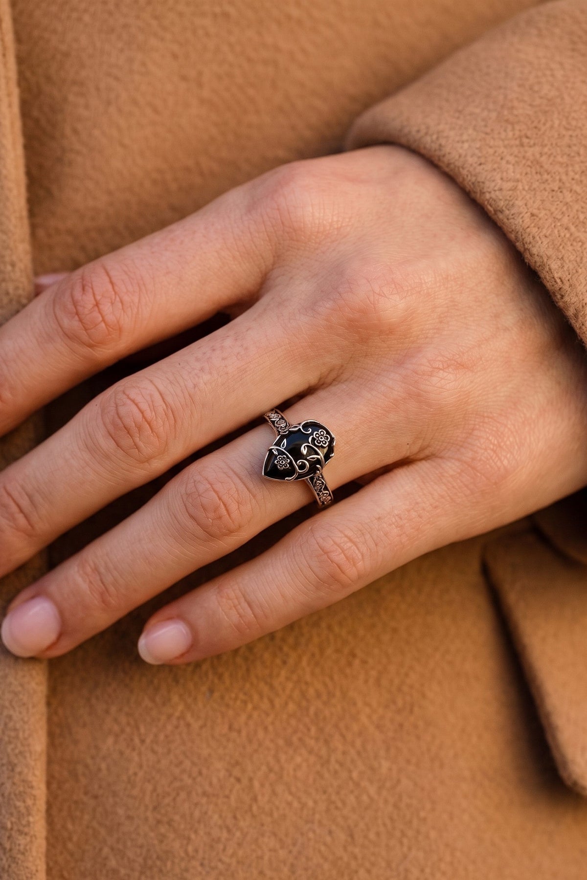 Vintage Flower Vine Band Ring